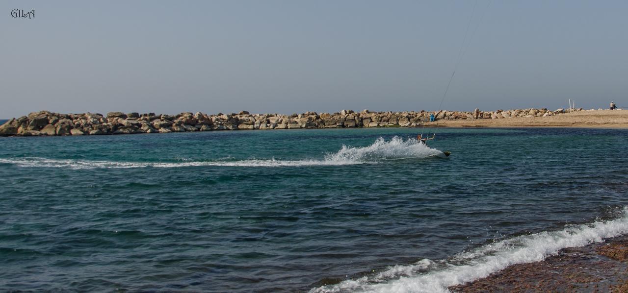 Lodge On The Sea Shave Ziyyon Bagian luar foto