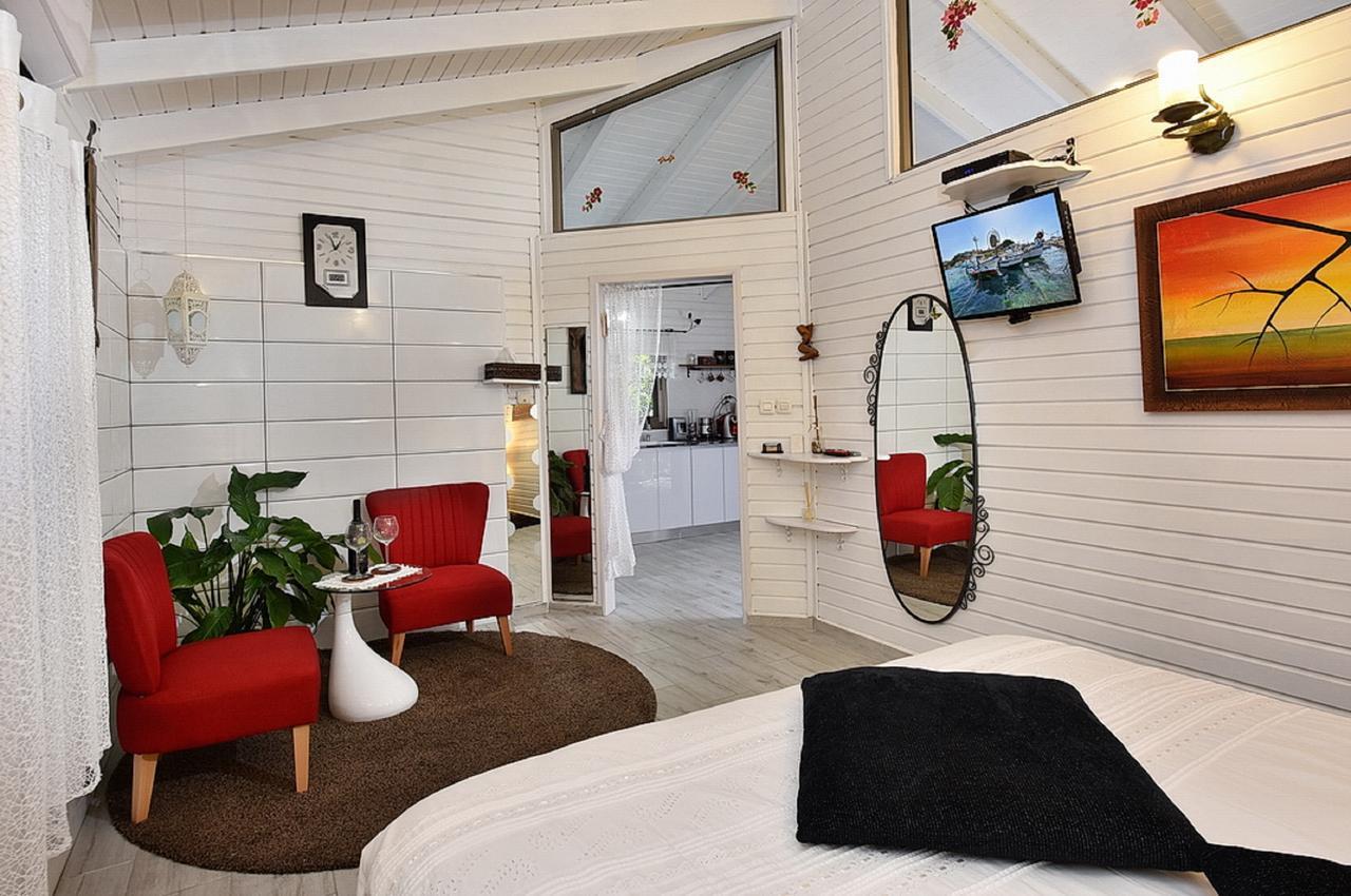 Lodge On The Sea Shave Ziyyon Bagian luar foto
