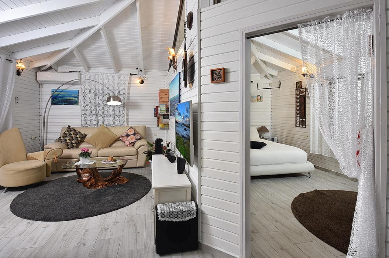 Lodge On The Sea Shave Ziyyon Bagian luar foto