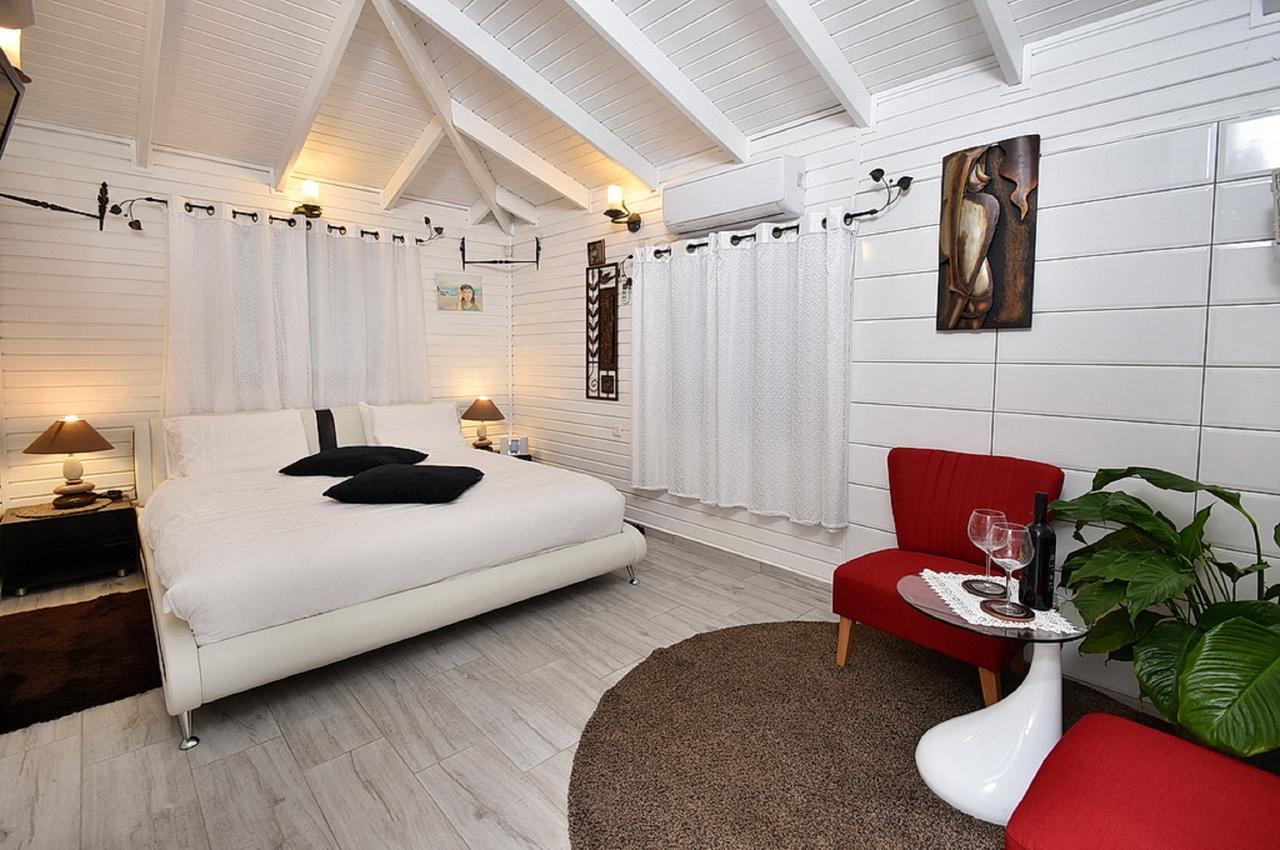 Lodge On The Sea Shave Ziyyon Bagian luar foto