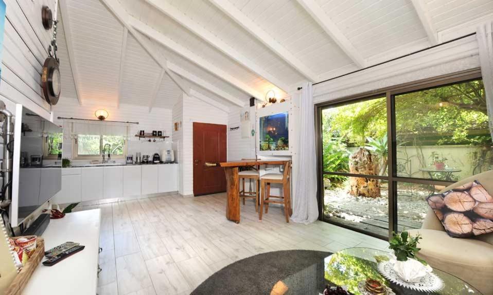Lodge On The Sea Shave Ziyyon Bagian luar foto